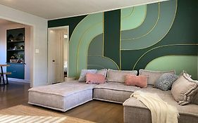 Boho Chic 2 Bedroom West Plaza